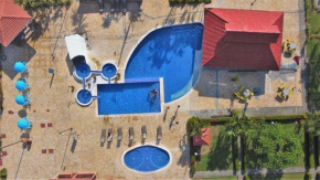 Centrally located in Jaco, walk to beach, beautiful pool! Each Villa Paradise is 1bd 1bath Condo Units sleep 5 or book both units and open connecting door for 10 ppl- Paradise Found!